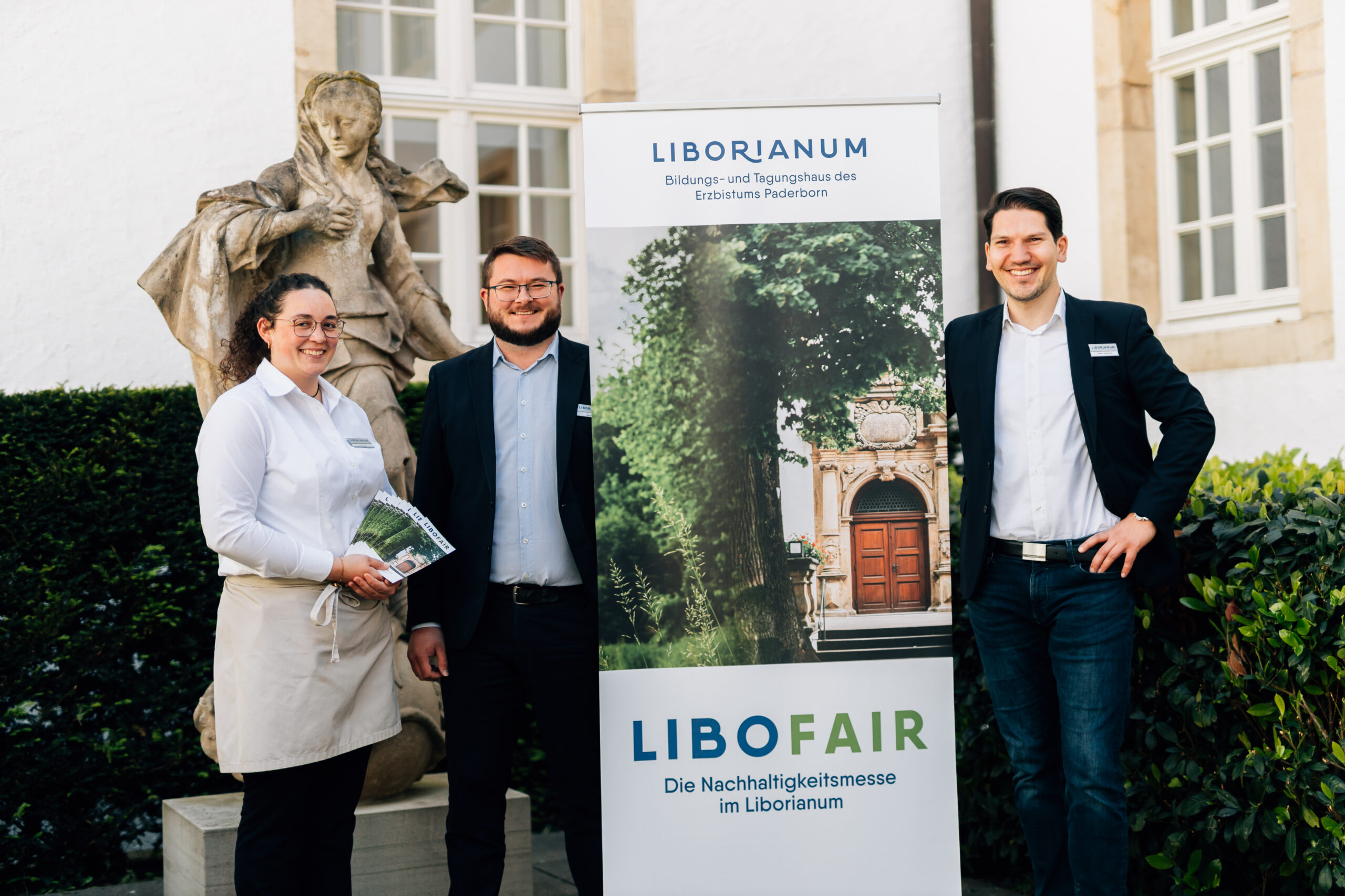 Arbeitsgruppe vor Werbung