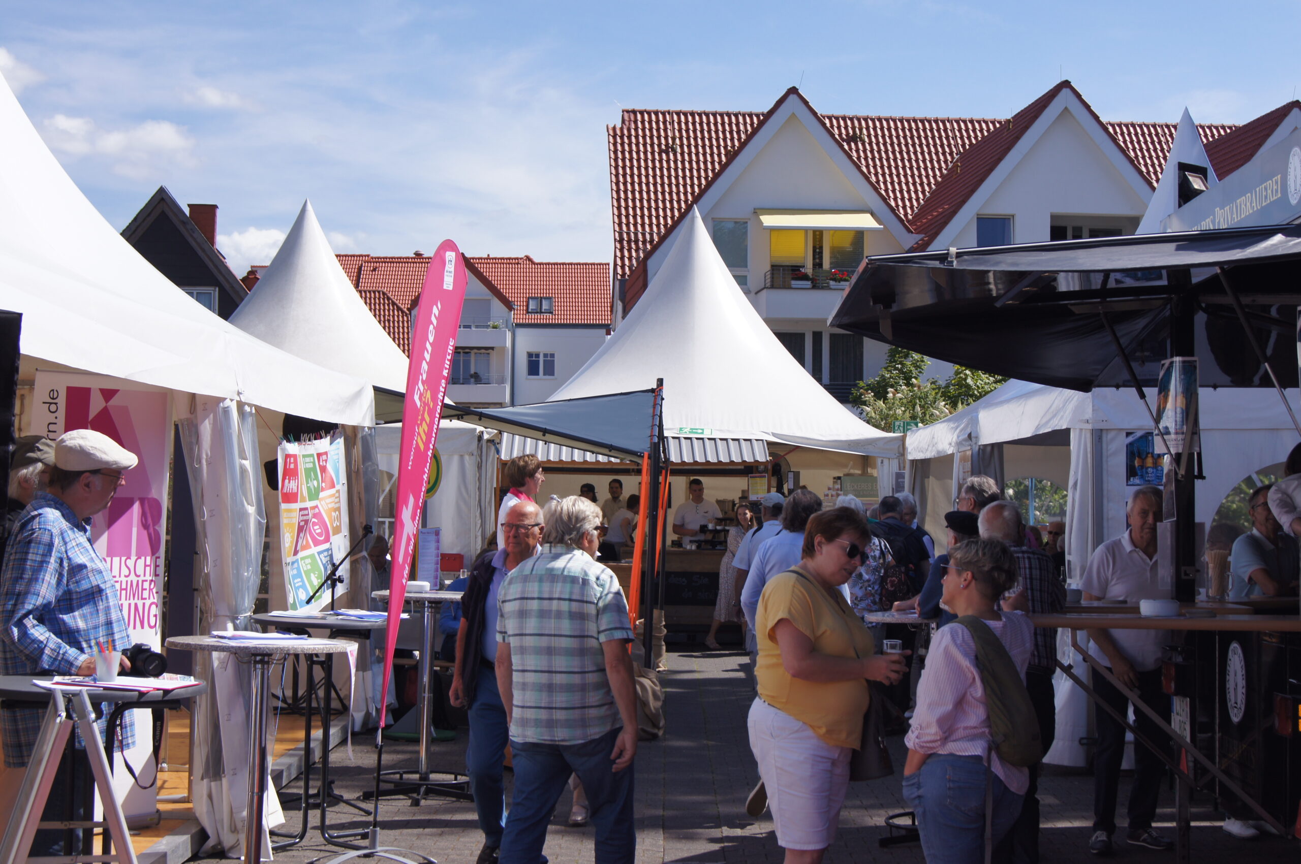 Platz der Verbände mit Gästen