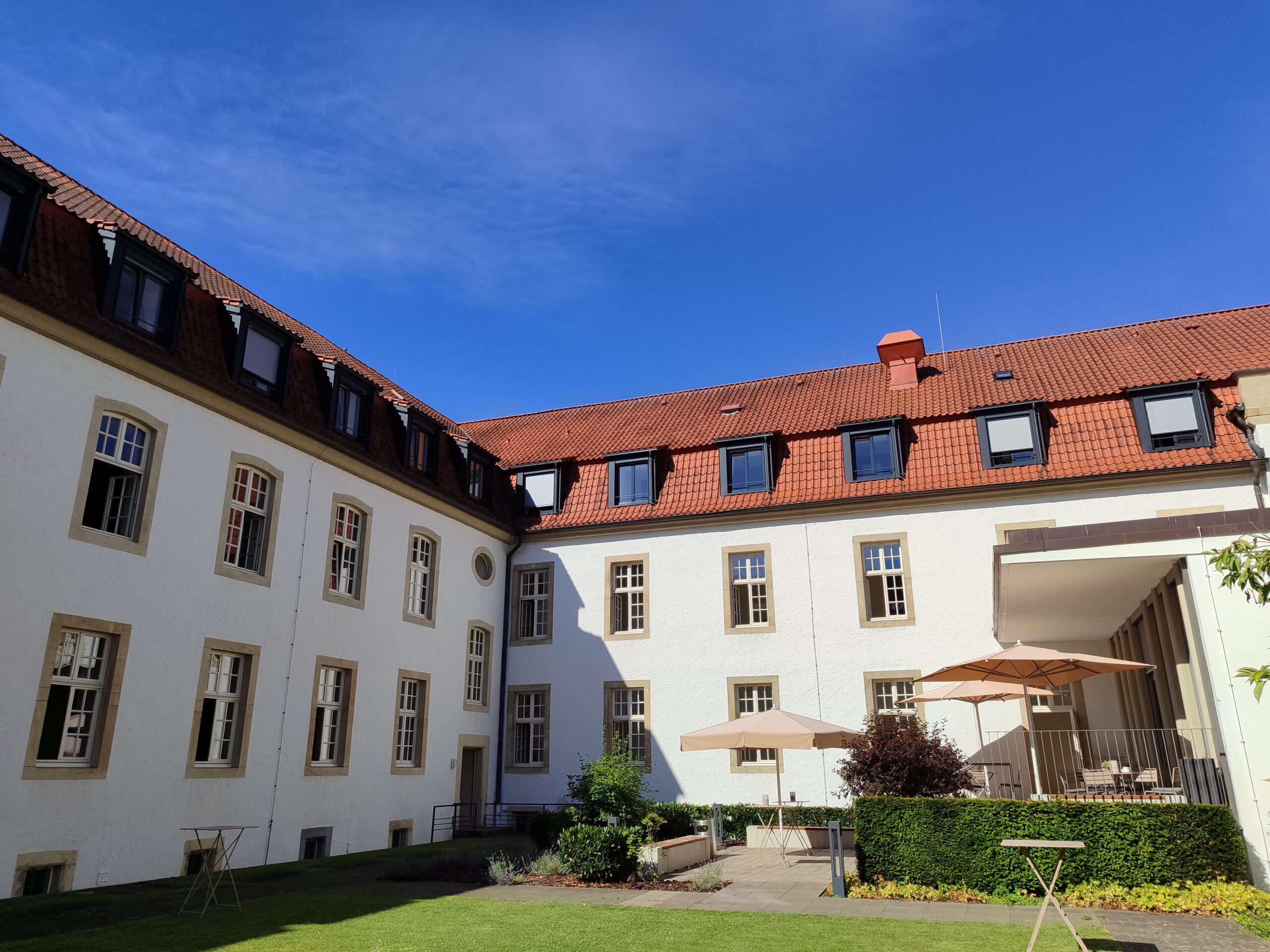 Gebäudeansicht aus dem Klostergarten