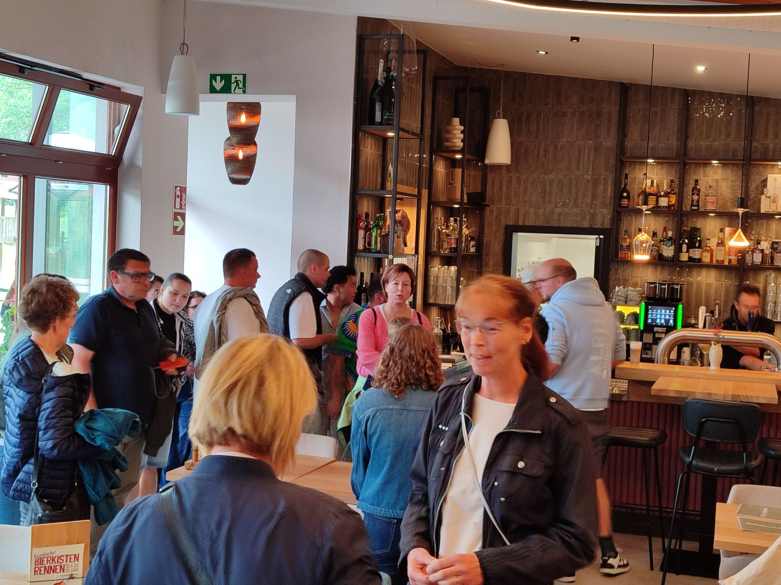 Menschen in Gaststätte
